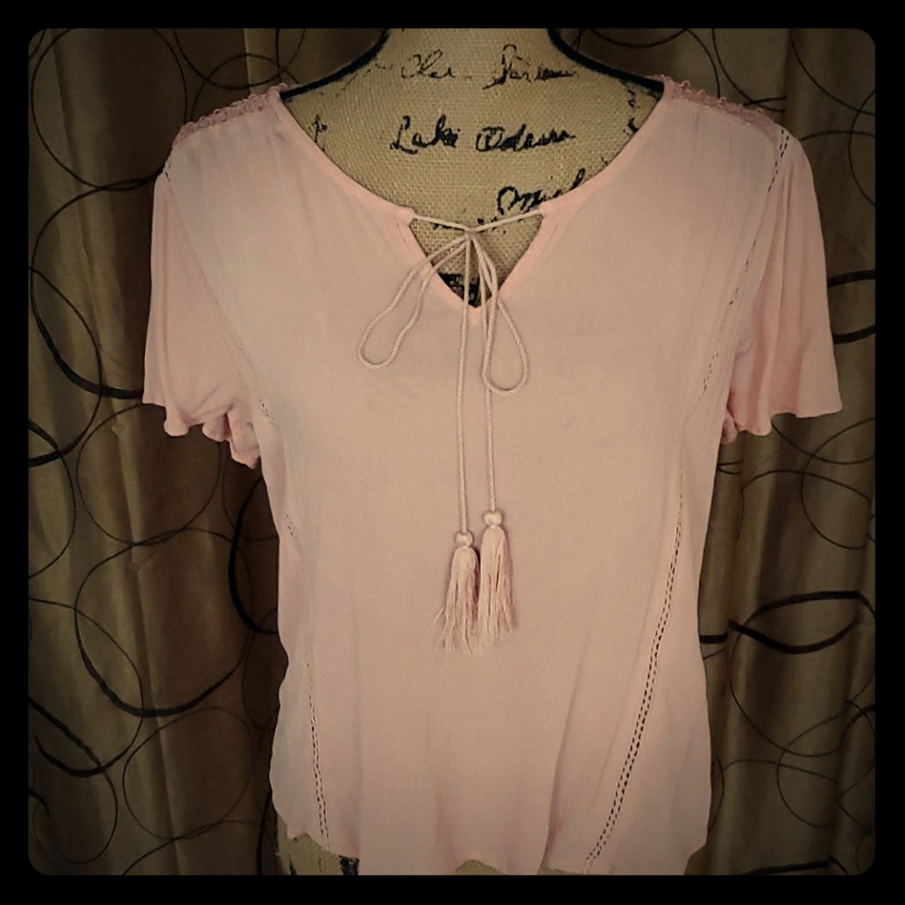 NWOT blouse 👚 with super cute detail
